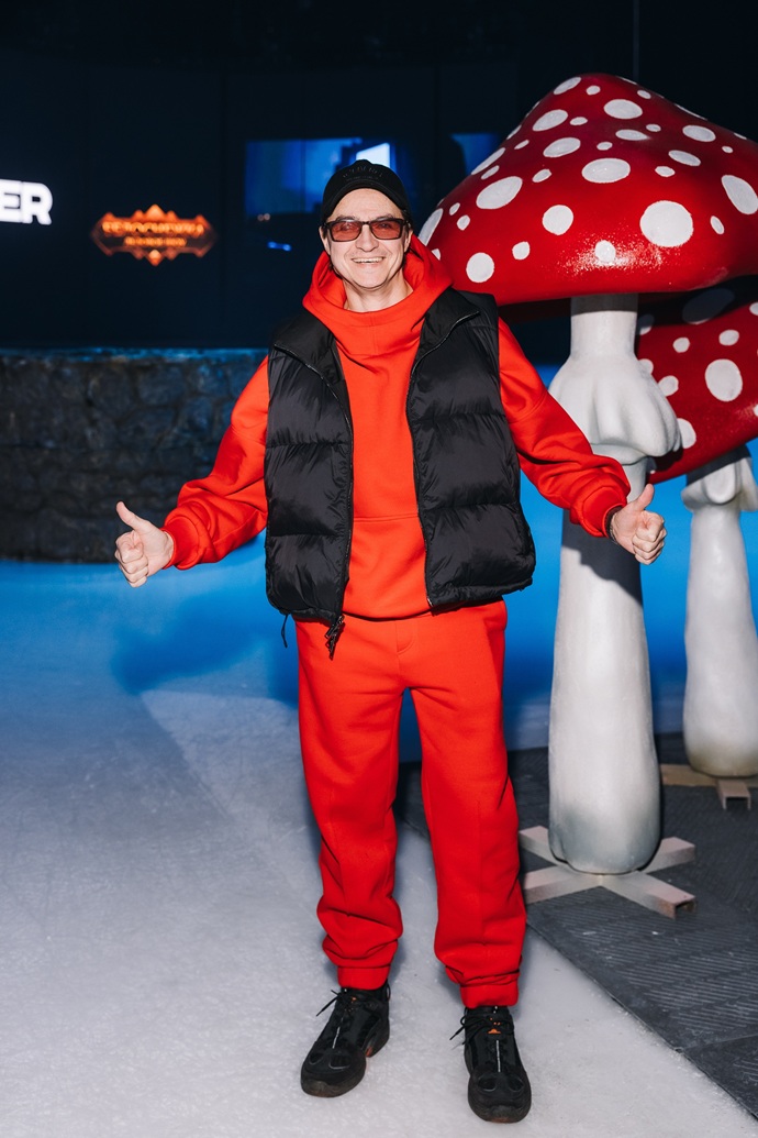 Регина Тодоренко, Лера Кудрявцева, Мария Мельникова и другие звезды стали гостями на аншлаговой премьере ледового шоу «Белоснежка» Евгения Плющенко и Яны Рудковской